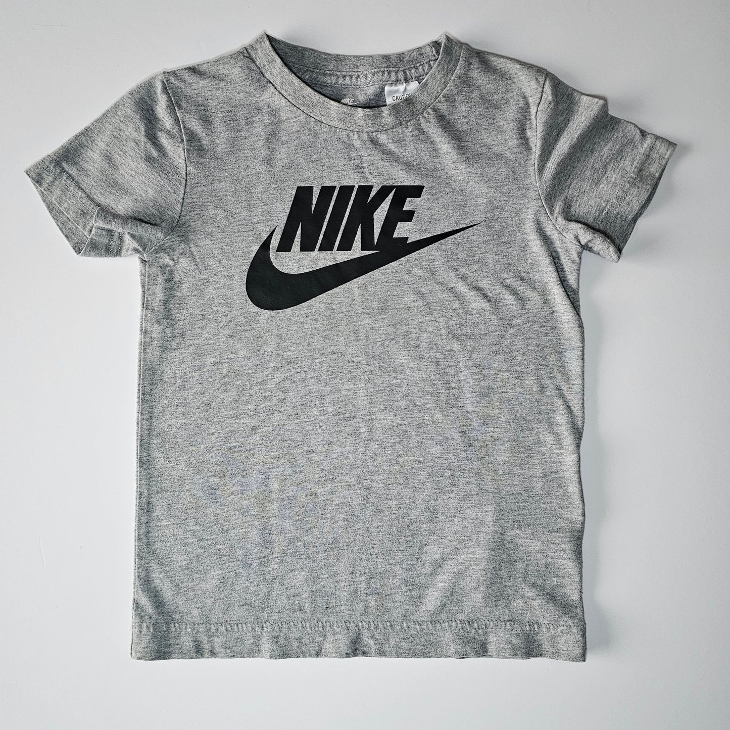 Nike T-shirt (minor flaw) - Size 3-4