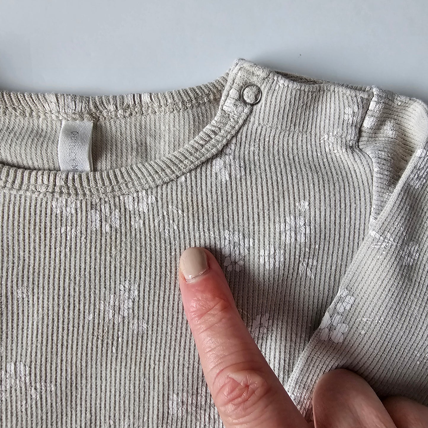Quincy Mae Floral Ribbed Bodysuit (minor flaw) - Size 6-12m (best fit)