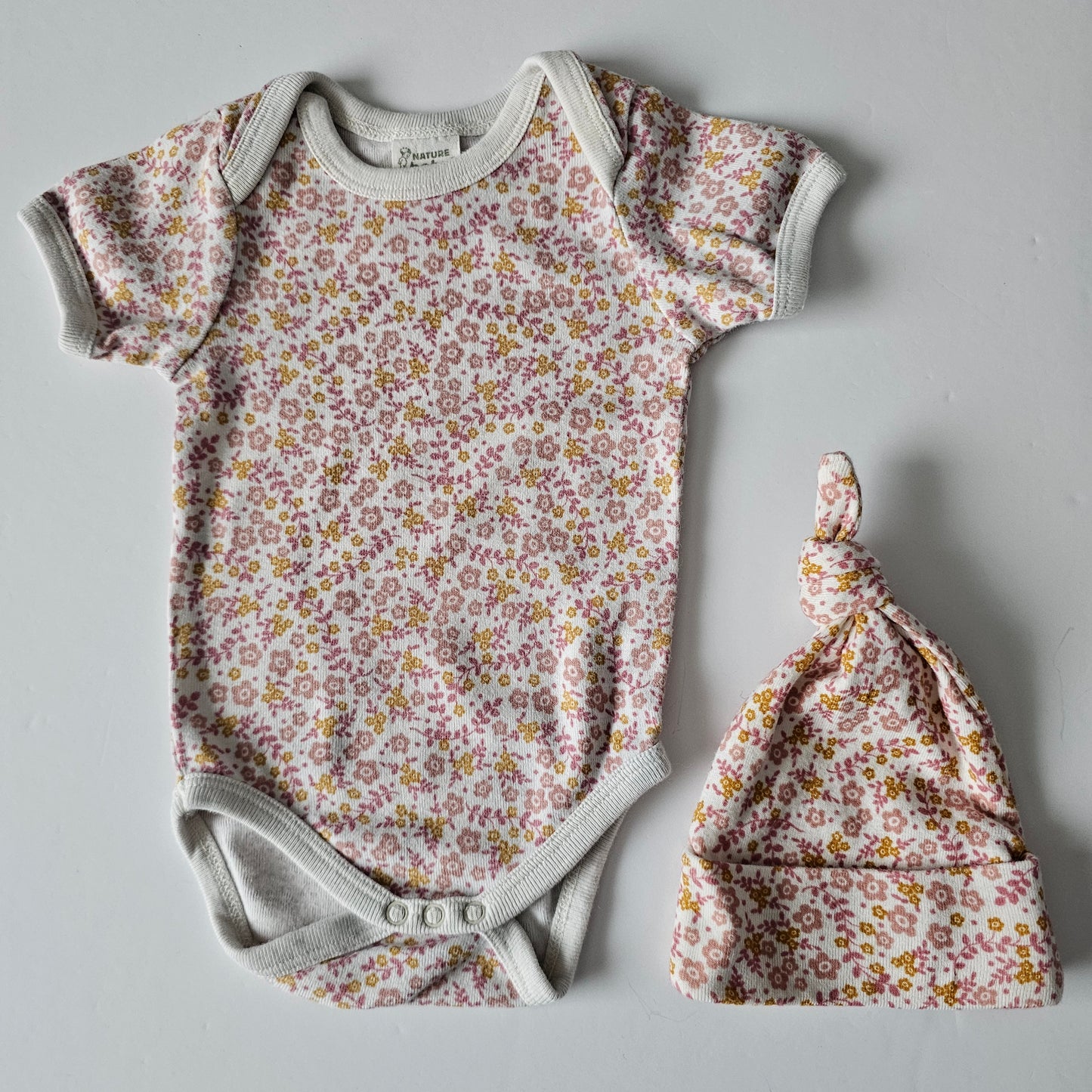 Nature Baby Floral Bodysuit & Knot Beanie Duo - Size 0-3m