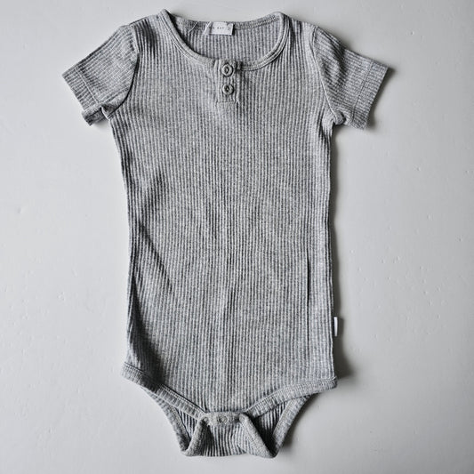 Jamie Kay Light Grey Marle Ribbed s/s Bodysuit - Size 2