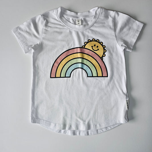 Hux Rainbow T-shirt (minot flaw) - Size 3