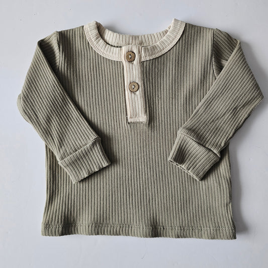 Quincy Mae Ribbed Henley Top - Size 3-6m