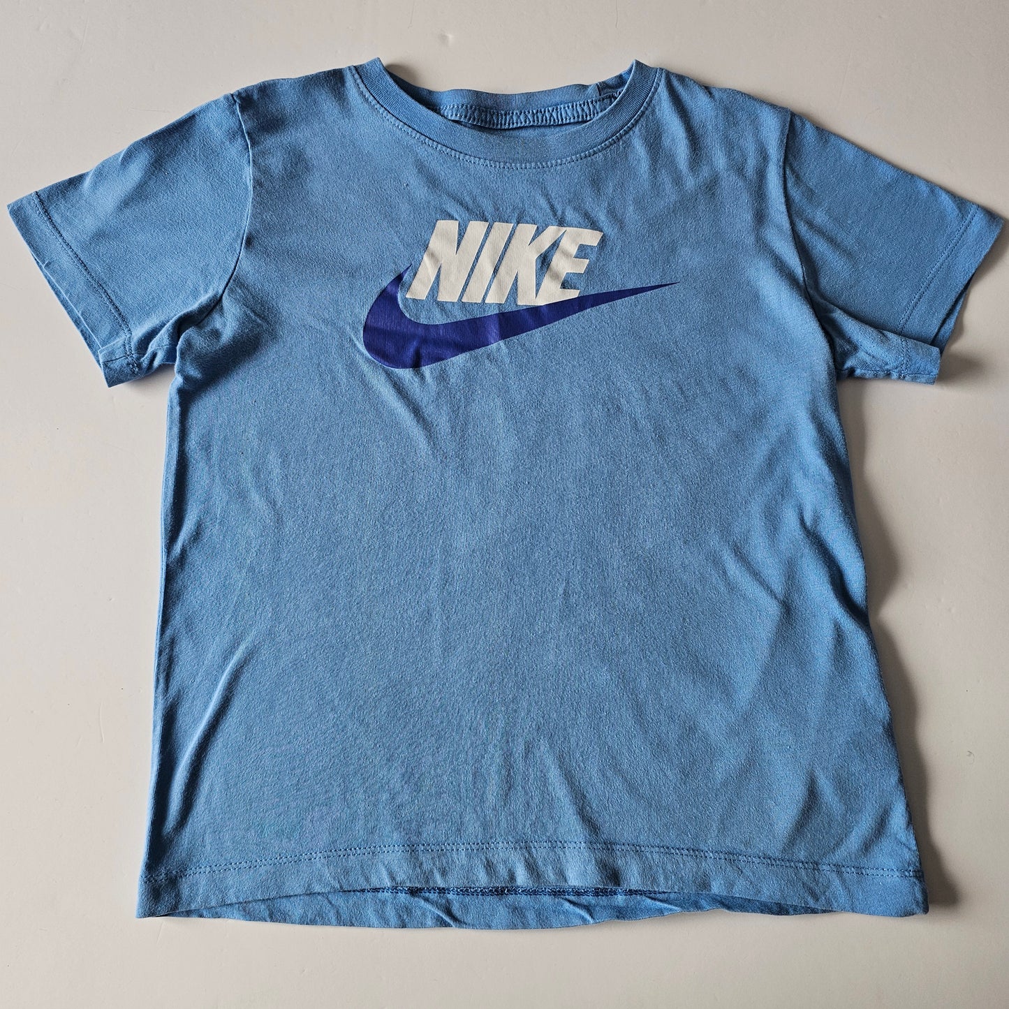 Nike T-shirt - Size 8-10