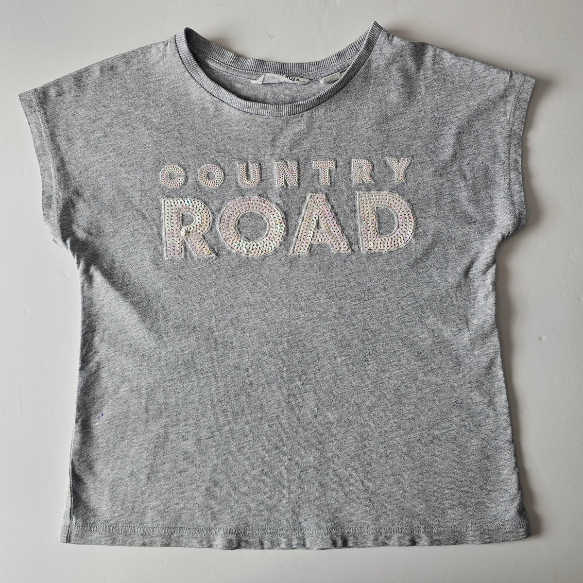 Country Road Sequin Logo T-shirt (flaw) - Size 5-6