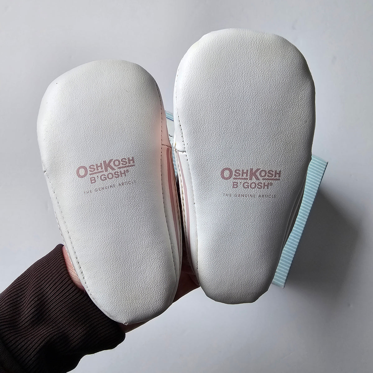 Vintage Oshkosh Metalic Crib Shoes (minor flaw) - Size 4 (9-12m)